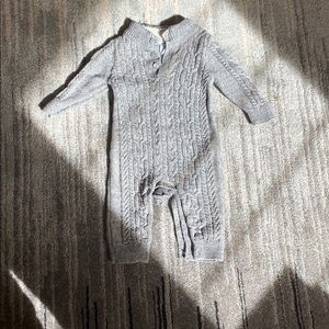 Sweater Onesie great for❄️🌨 time !